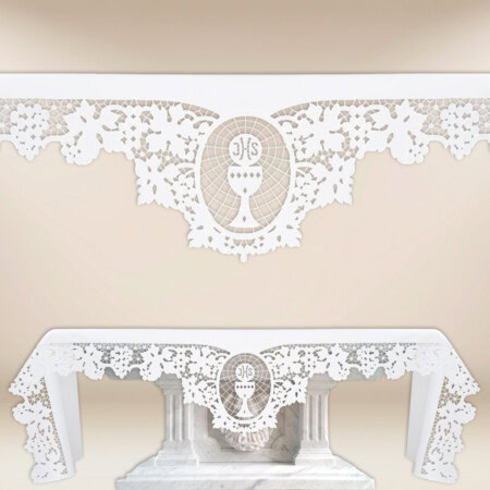 Nappe brodée avec Calice