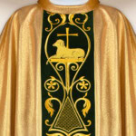 Chasuble avec ceinture en velours brodée Agneau
