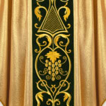 Chasuble avec ceinture en velours brodée Agneau