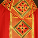 Chasuble liturgique rouge brodée