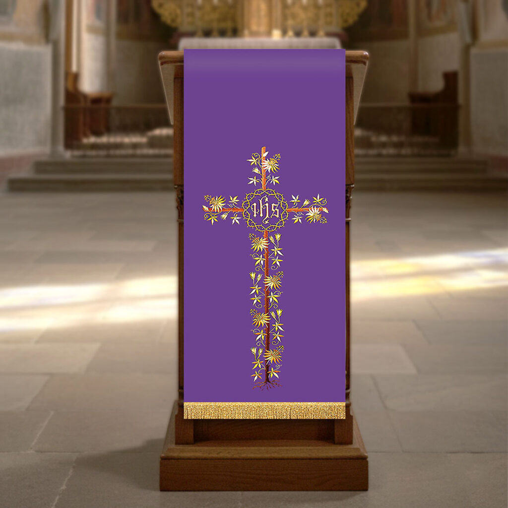 Parement d’ambon brodé IHS croix