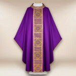 Chasuble liturgique violette brodée