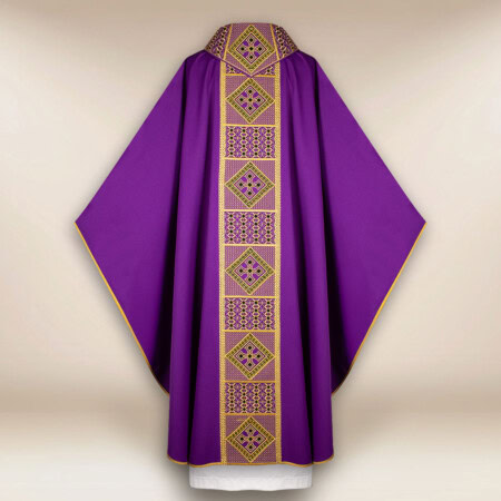 Chasuble liturgique violette brodée