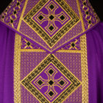 Chasuble liturgique violette brodée