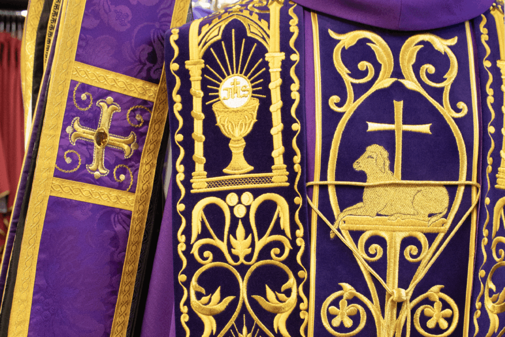 L’importance des vêtements liturgiques dans la célébration de l’Eucharistie