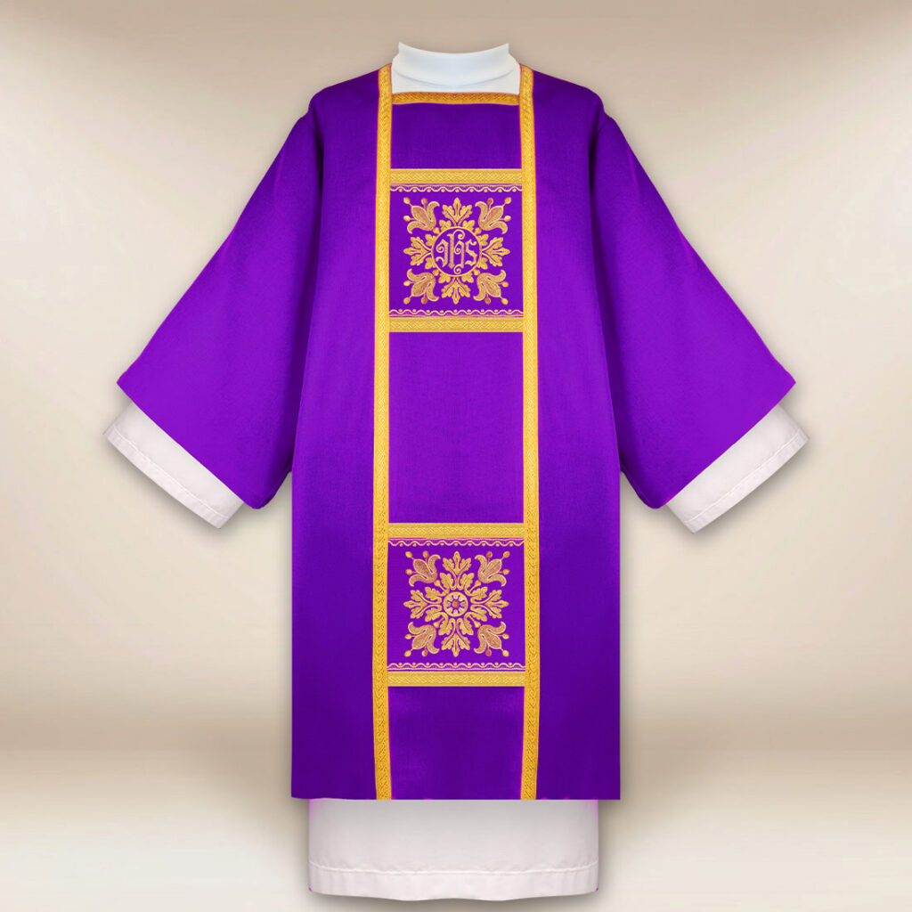 Dalmatique liturgique violette brodée