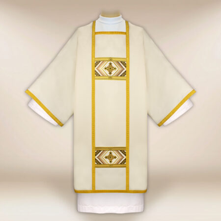 Dalmatique brodée écru avec croix