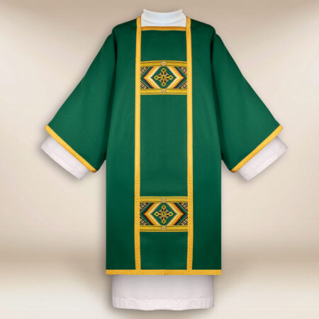 Dalmatique brodée verte avec croix