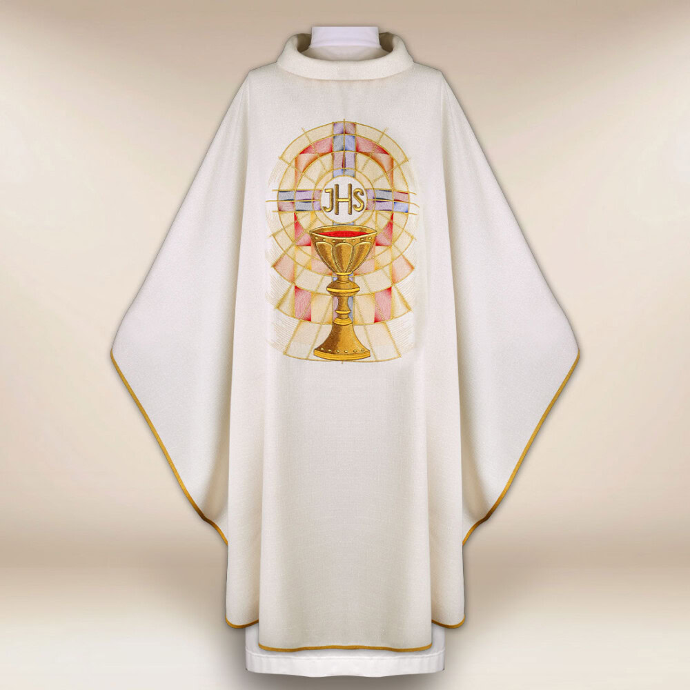 Chasuble brodée écrue avec calice Chasuble brodée écrue avec calice