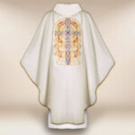 Chasuble brodée écrue avec calice
