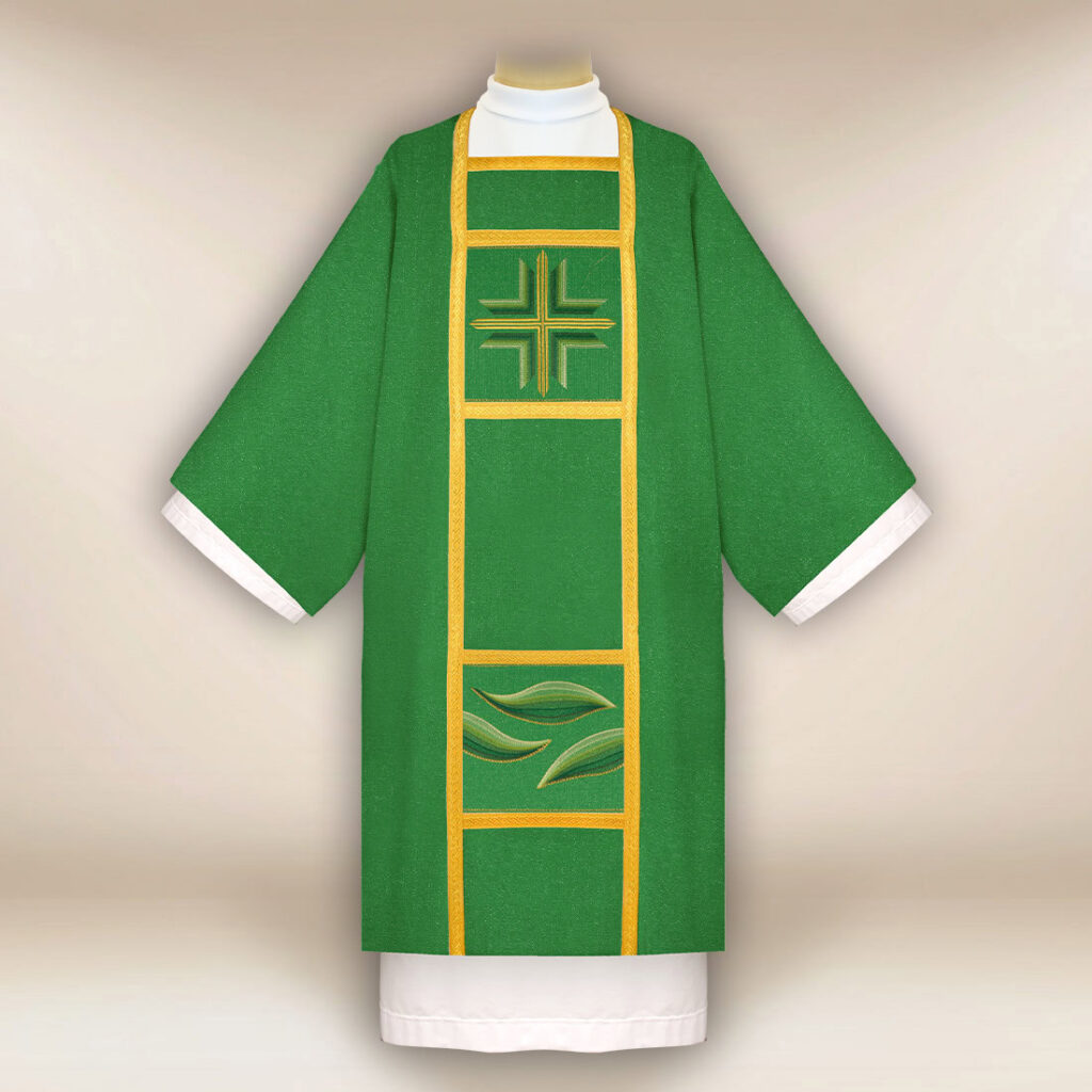 Dalmatique brodée verte avec croix