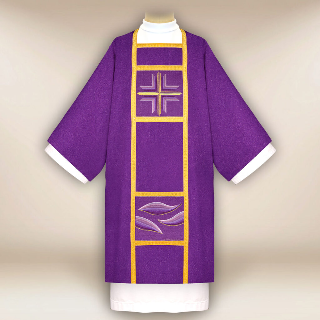 Dalmatique liturgique violette brodée