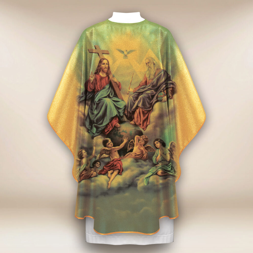 Chasuble dorée avec image de la Sainte Trinité