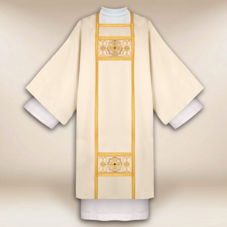 Dalmatique brodée écru avec croix