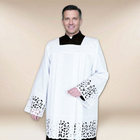 Surplis brodé avec guipure 164cm