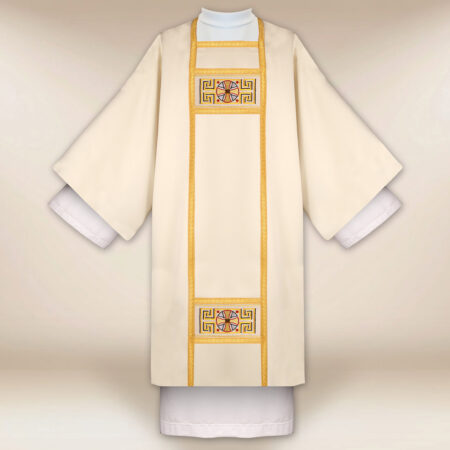 Dalmatique brodée écru avec croix