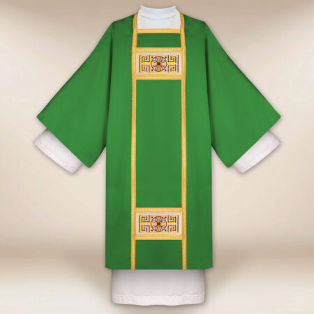 Dalmatique brodée verte avec croix