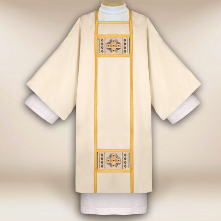 Dalmatique brodée écru avec croix