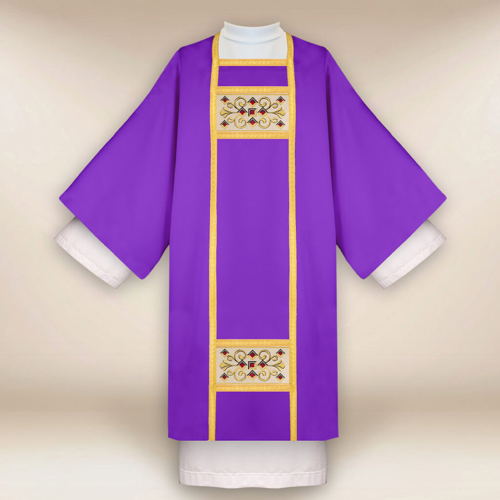 Dalmatique liturgique violette brodée Dalmatique liturgique violette brodée