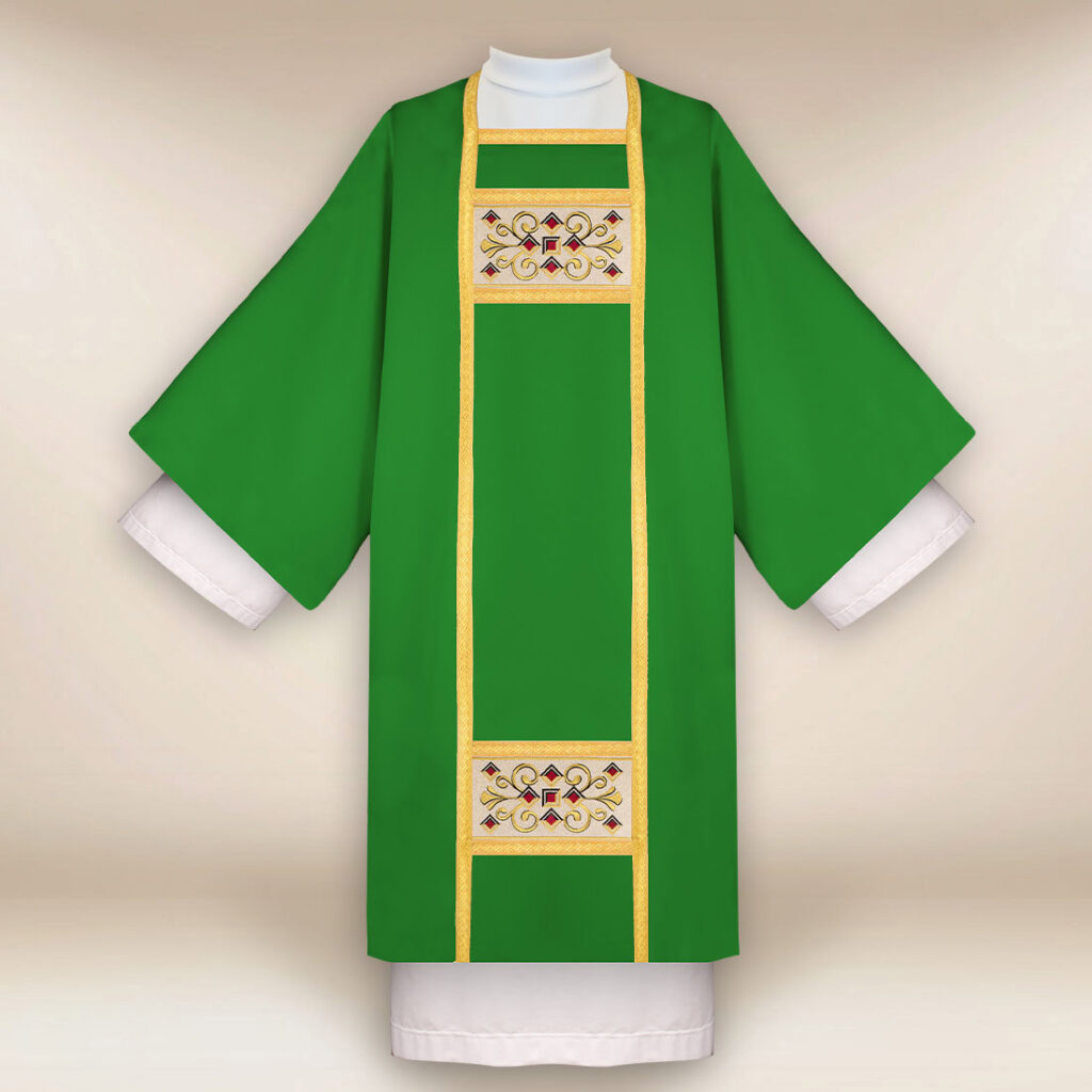 Dalmatique brodée verte avec croix Dalmatique brodée verte avec croix