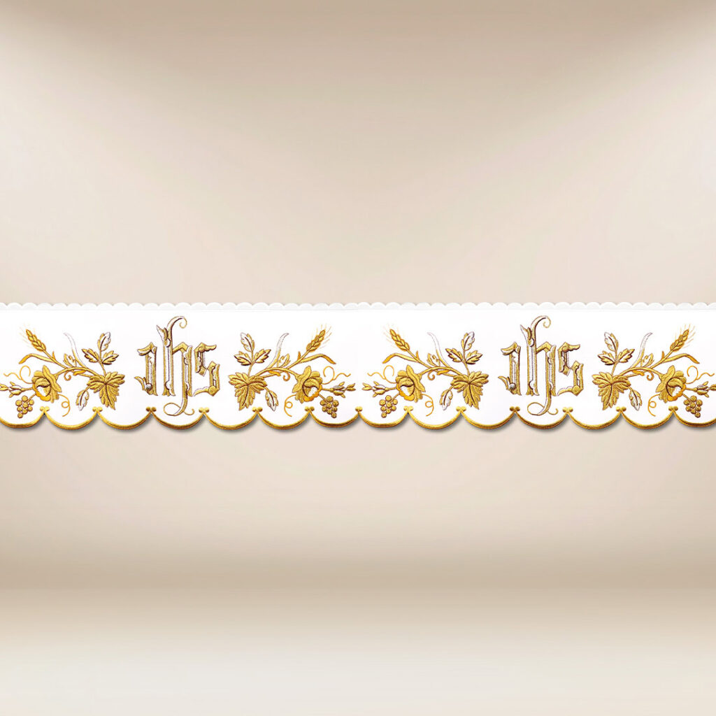Dentelle brodée avec un délicat fil doré