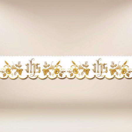 Dentelle brodée avec un délicat fil doré