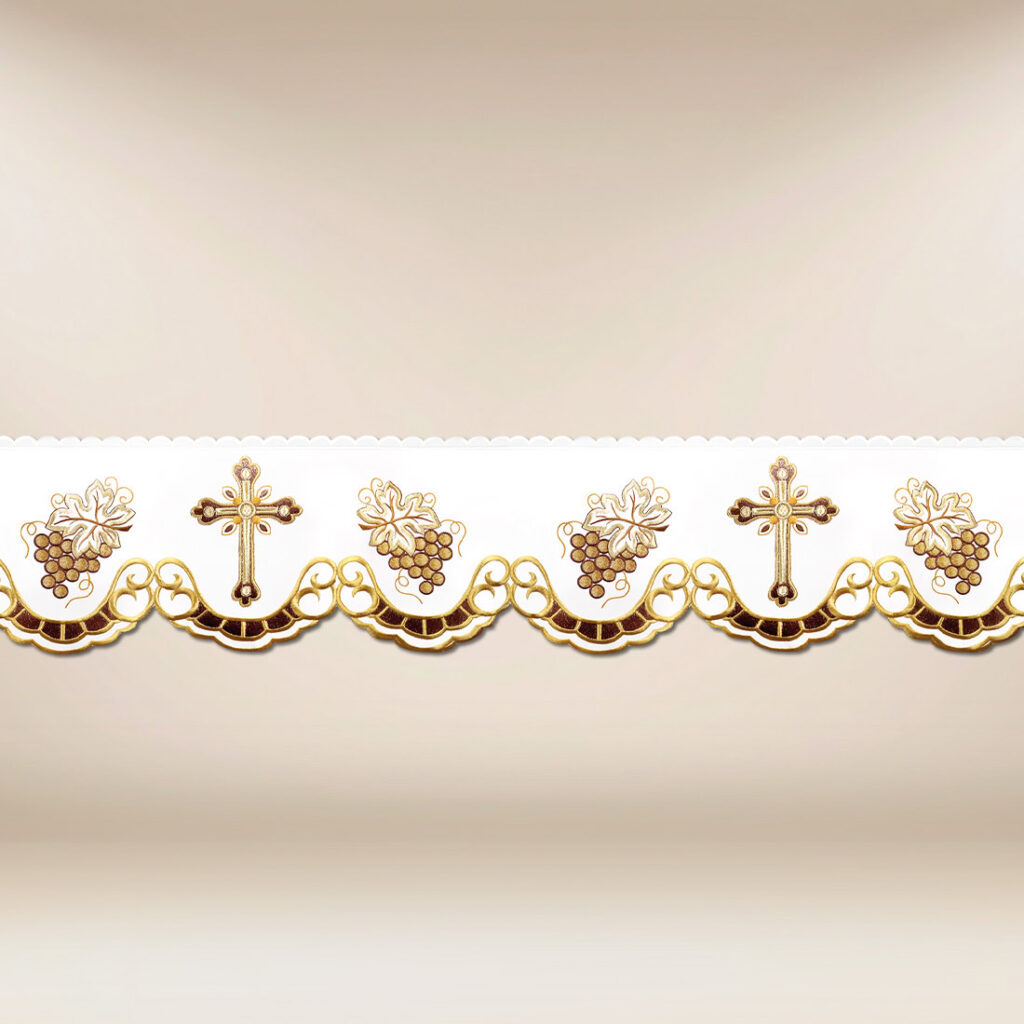 Dentelle liturgique avec broderie dorée