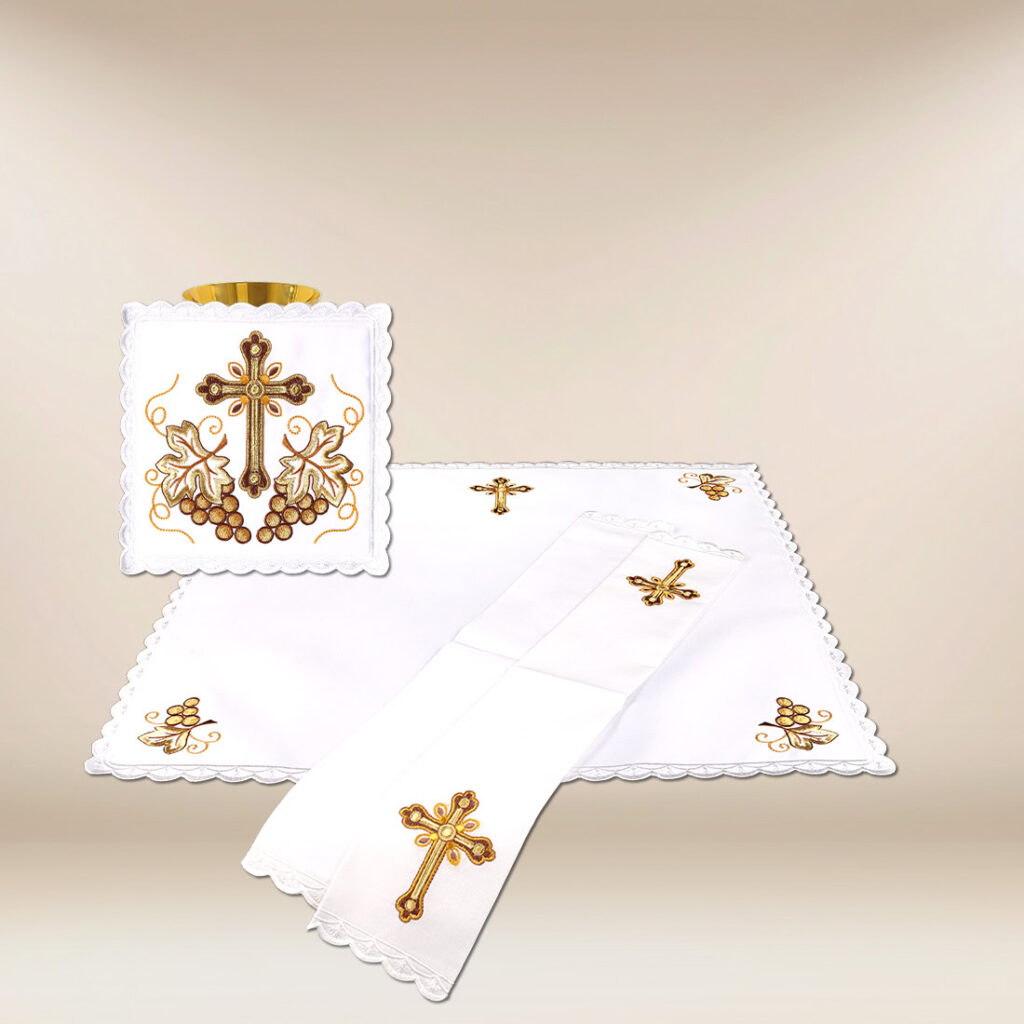 Linge de calice avec broderie dorée