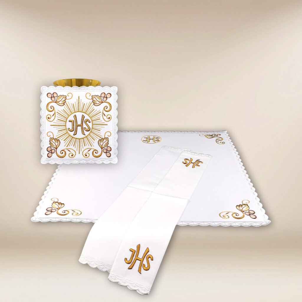 Linge de calice brodé avec motif IHS