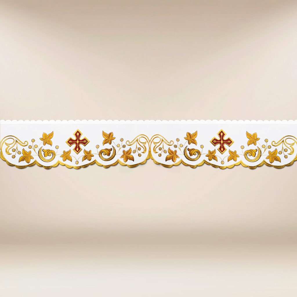 Dentelle d’autel brodée avec Croix