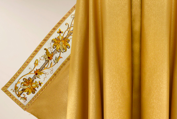 détail de la ceinture brodée d'une chasuble liturgique
