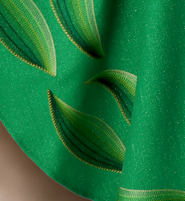 motif végétal brodé sur une chasuble