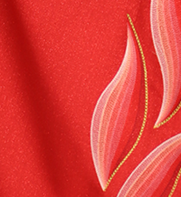 Une chasuble rouge brodée pour les célébrations liturgiques