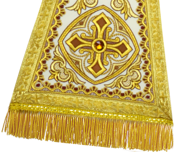 finition des bords de la chasuble – détail liturgique