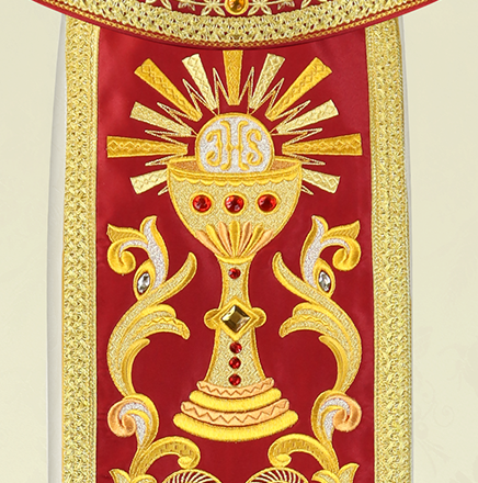 le symbole du calice dans la broderie d'une parure liturgique