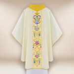 Chasuble liturgique élégante brodée avec motif marial