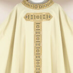 Chasuble liturgique brodée ecru