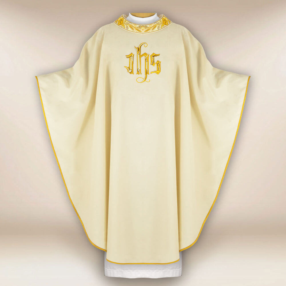 Chasuble liturgique avec broderie IHS