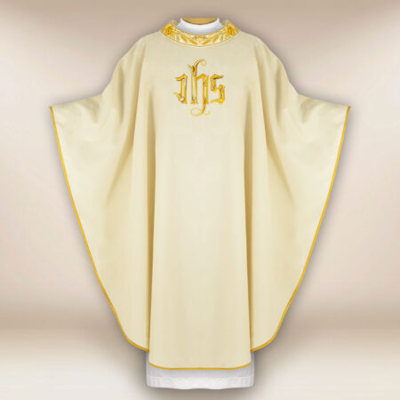 Chasuble liturgique avec broderie IHS