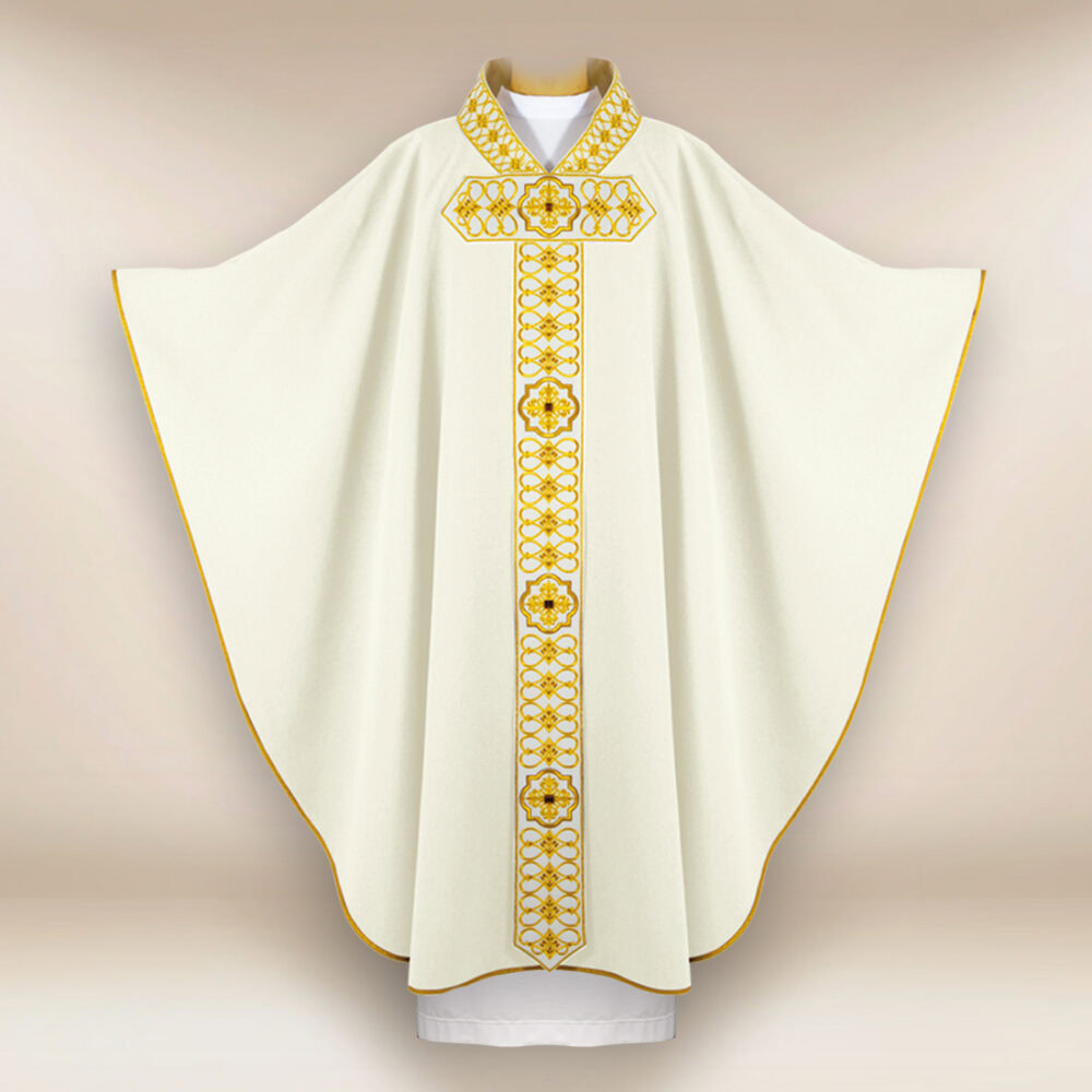 Chasuble brodée écru