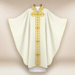 Chasuble brodée écru