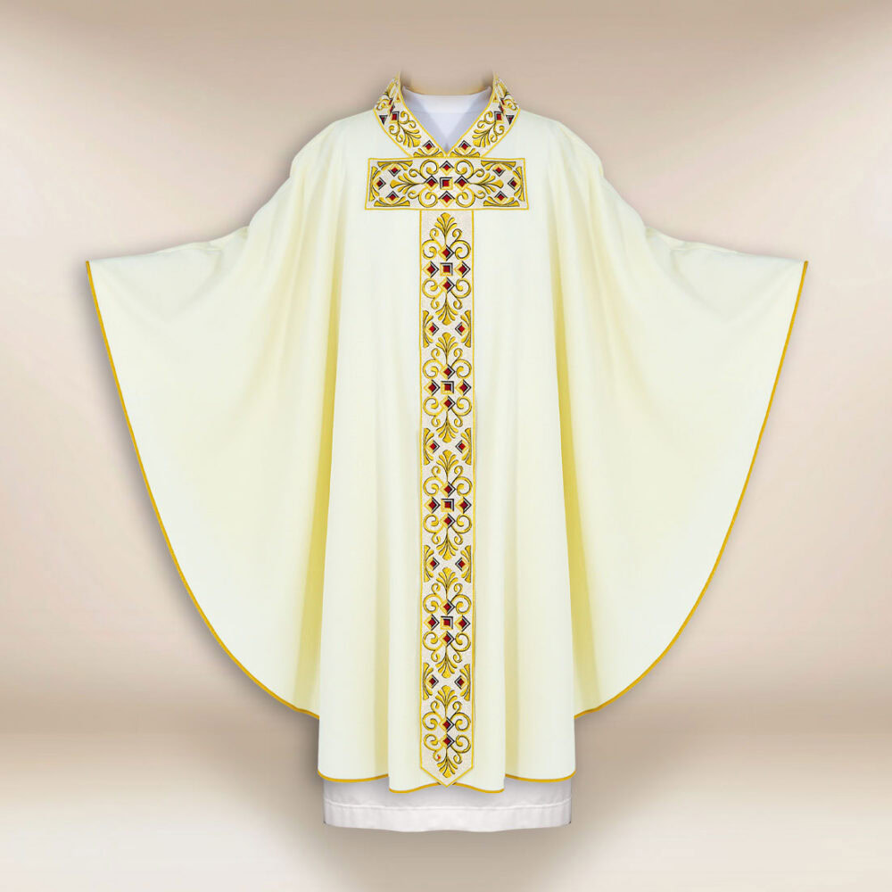 Chasuble brodée écrue