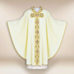 Chasuble brodée écrue
