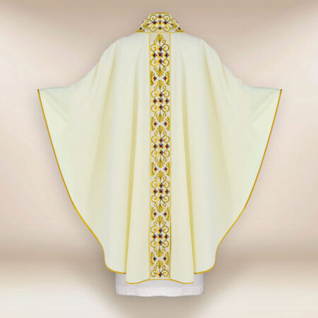 Chasuble brodée écrue