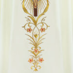 Chasuble brodée ecru Sainte Trinité