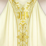 Chasuble exclusive brodée avec l'image de Saint Joseph