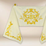 Voile huméral brodé avec IHS
