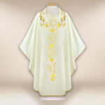 Chasuble brodée IHS écru
