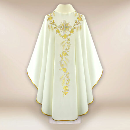 Chasuble brodée IHS écru