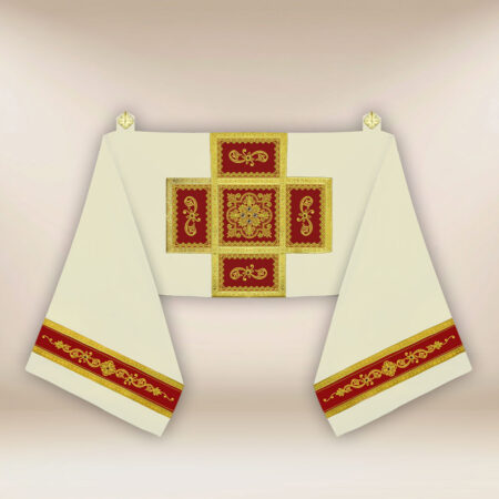 Voile huméral écru avec des éléments bordeaux et un riche brodé doré